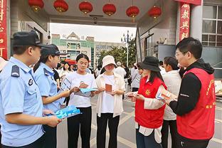 不甘心！扳平进球被吹，C罗拦住新月门将布努开球&摇手指